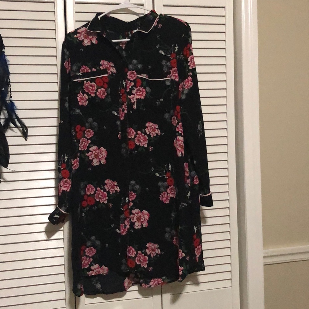 H&M: Divided Floral Top